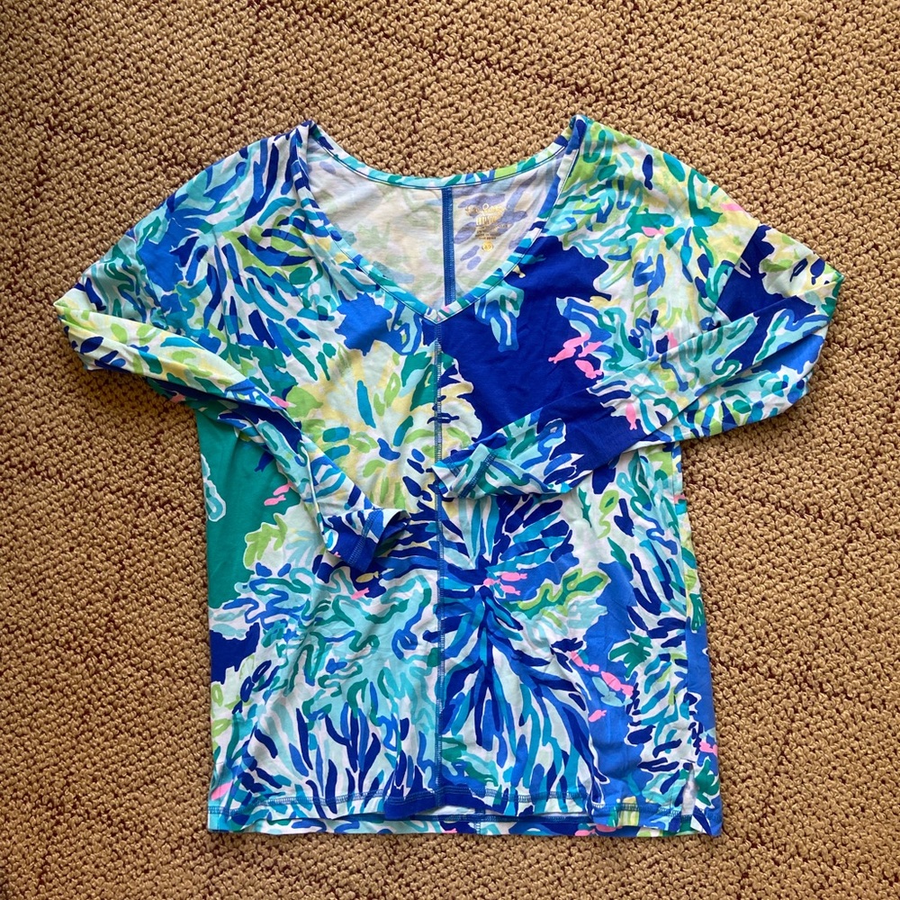 Lilly Pulitzer Luxletic V-Neck “Wade and Sea”